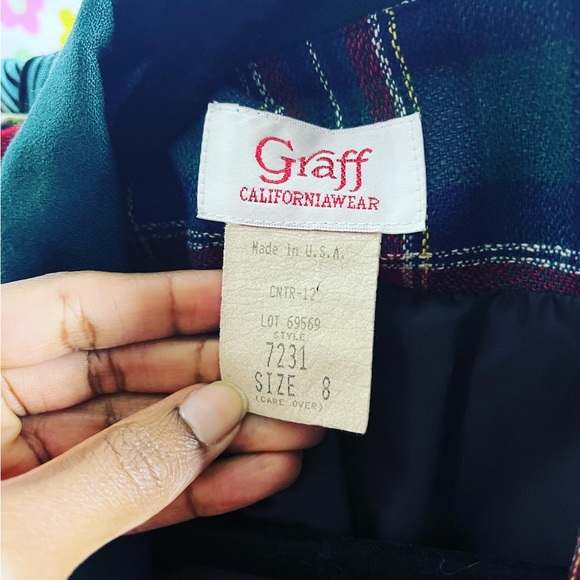 Perfect condition Graff vintage blazer. 2 small front pockets. Size 8. - Picture 5 of 5